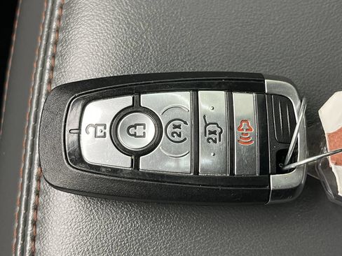 Certified 2025 Ford Expedition Active AWD/4WD image 32