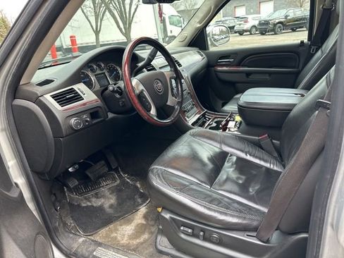Used 2010 Cadillac Escalade Luxury image 9