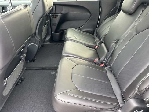 New 2026 Chrysler Pacifica Select FWD image 15