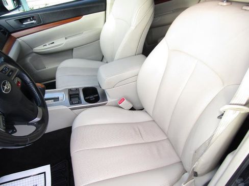 Used 2013 Subaru Outback 3.6R Limited w/ Moonroof Pkg image 13