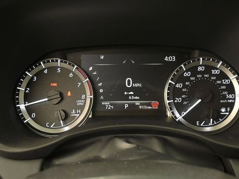 Used 2025 Toyota Highlander LE image 10