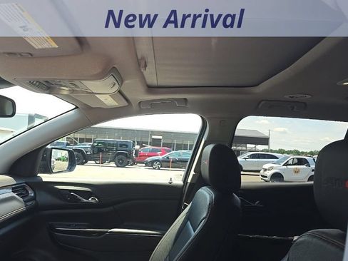 Used 2023 GMC Acadia AT4 w/ Preferred Package AWD/4WD image 3