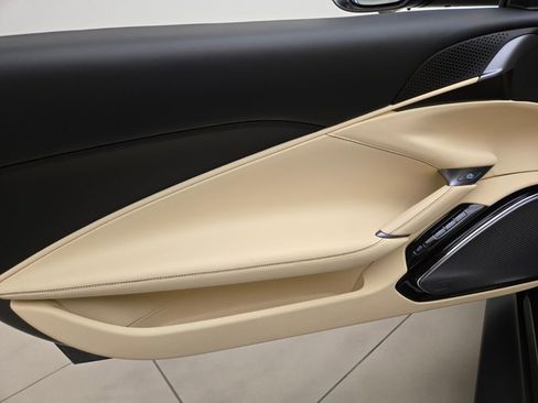 Used 2024 Ferrari Roma Spider RWD image 31