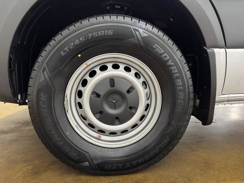Used 2021 Mercedes-Benz Sprinter 2500 image 48