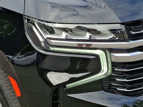 Used 2022 Chevrolet Suburban LT image 11