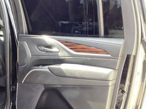 Used 2022 Cadillac Escalade ESV Luxury RWD image 15