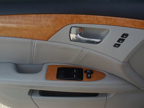 Used 2006 Toyota Avalon Limited FWD image 19