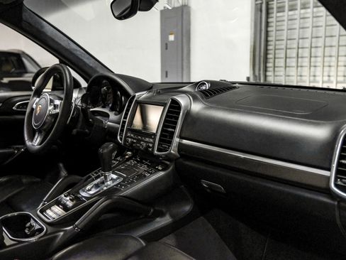 Used 2014 Porsche Cayenne Turbo S AWD/4WD image 19