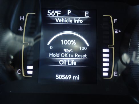Used 2020 Jeep Cherokee Latitude Plus w/ Cold Weather Group AWD/4WD image 14