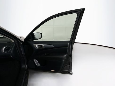 Used 2019 Nissan Pathfinder SL w/ Cargo Package image 33