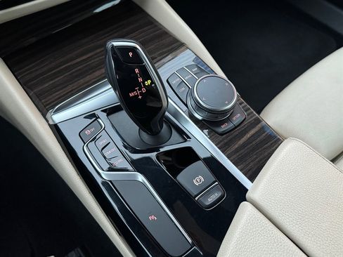 Used 2020 BMW 530i w/ Convenience Package RWD image 11