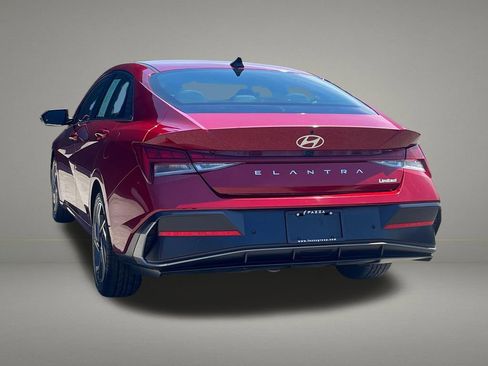Used 2024 Hyundai Elantra Limited FWD image 3