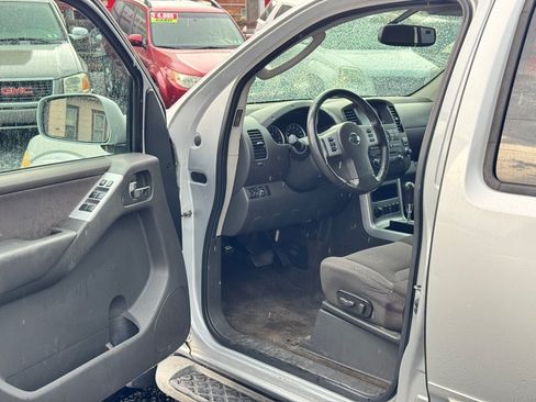 Used 2012 Nissan Pathfinder SV AWD/4WD image 12