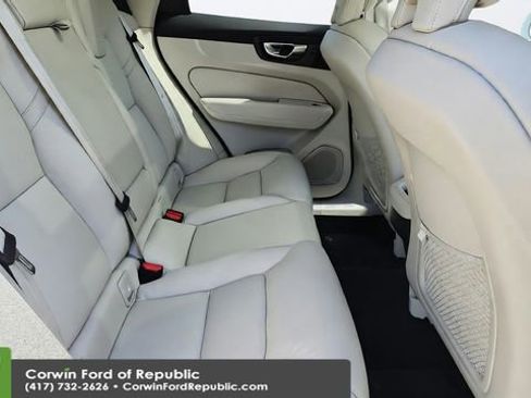 Used 2023 Volvo XC60 B5 Plus FWD image 25