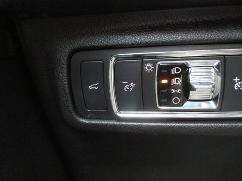 Used 2021 Lincoln Corsair AWD image 28