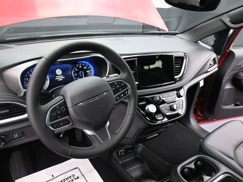 New 2027 Chrysler Pacifica Select FWD image 26