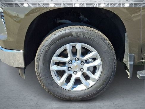 Certified 2024 Chevrolet Silverado 1500 LT AWD/4WD image 10