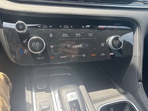 Used 2025 INFINITI QX60 Sensory w/ Vision Package AWD/4WD image 36