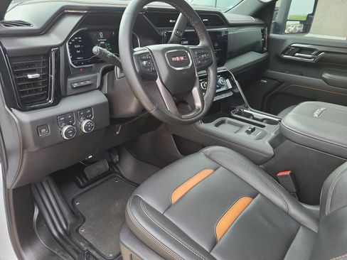 Used 2024 GMC Sierra 2500 AT4 w/ AT4 Premium Plus Package AWD/4WD image 10