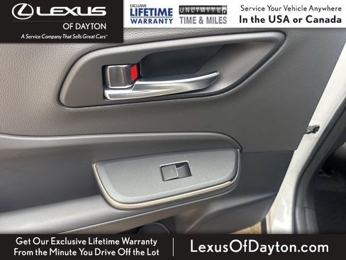 Used 2023 Toyota Crown Limited image 28