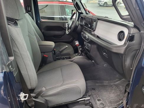 Used 2025 Jeep Wrangler Sport image 12