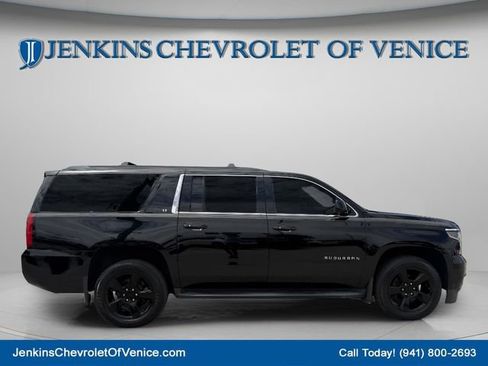Used 2020 Chevrolet Suburban LT w/ Luxury Package AWD/4WD image 3