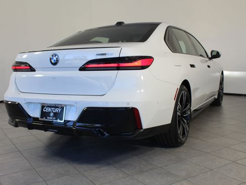 Used 2026 BMW i7 eDrive50 image 8
