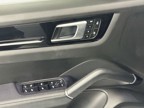 Used 2023 Porsche Cayenne Platinum Edition AWD/4WD image 17