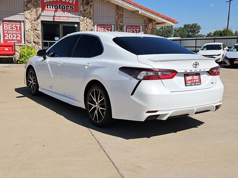 Used 2022 Toyota Camry SE FWD image 2