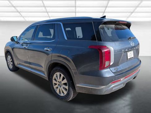 Used 2024 Hyundai Palisade SEL FWD image 2