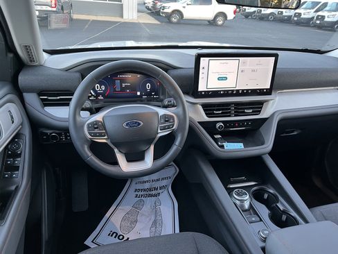 Used 2025 Ford Explorer Active image 16