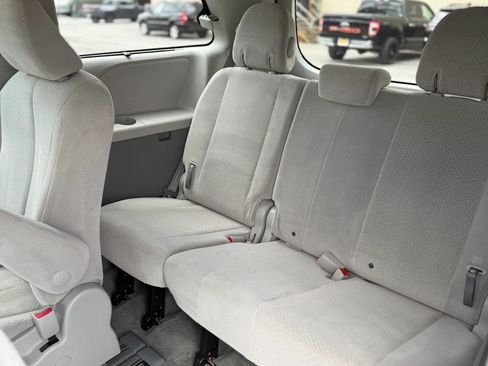 Used 2011 Toyota Sienna LE FWD image 22