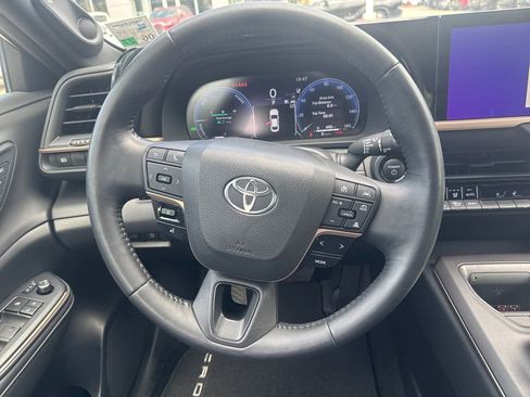 Certified 2023 Toyota Crown AWD/4WD image 19