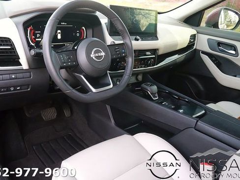 Certified 2024 Nissan Rogue SL FWD image 12
