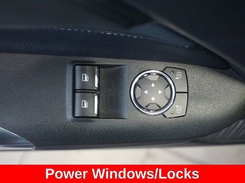 Used 2018 Ford Mustang Coupe RWD image 6