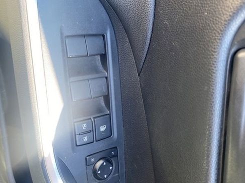 Used 2019 Toyota RAV4 LE AWD/4WD image 13