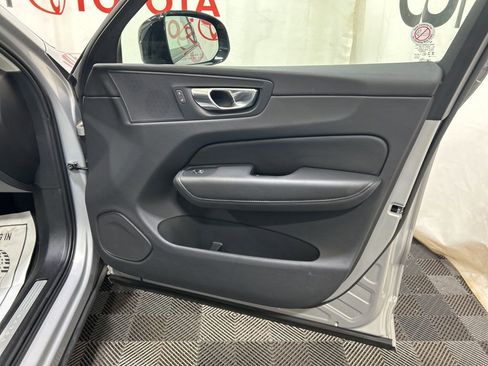Used 2025 Volvo XC60 B5 Plus image 11