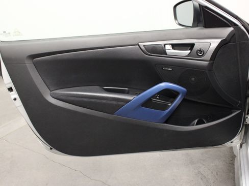 Used 2013 Hyundai Veloster Turbo FWD image 11