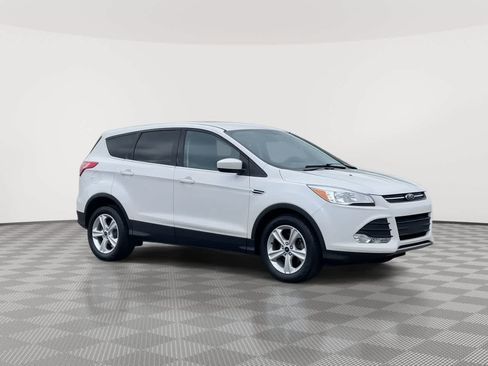 Used 2014 Ford Escape SE FWD image 2