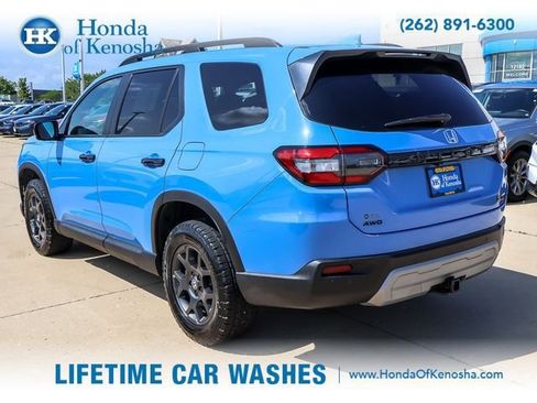 Certified 2025 Honda Pilot TrailSport image 3