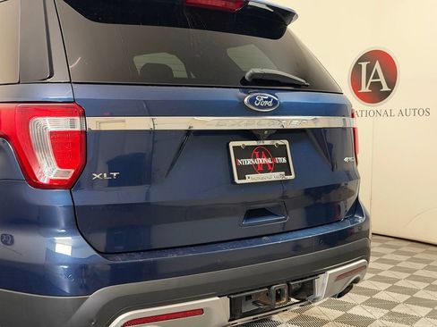 Used 2017 Ford Explorer XLT w/ Equipment Group 202A AWD/4WD image 10