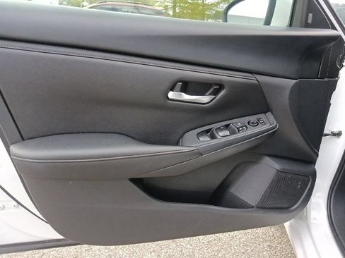 Used 2024 Nissan Sentra SV FWD image 11
