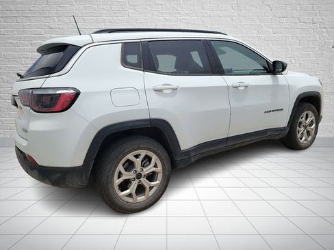 Used 2025 Jeep Compass Latitude AWD/4WD image 3