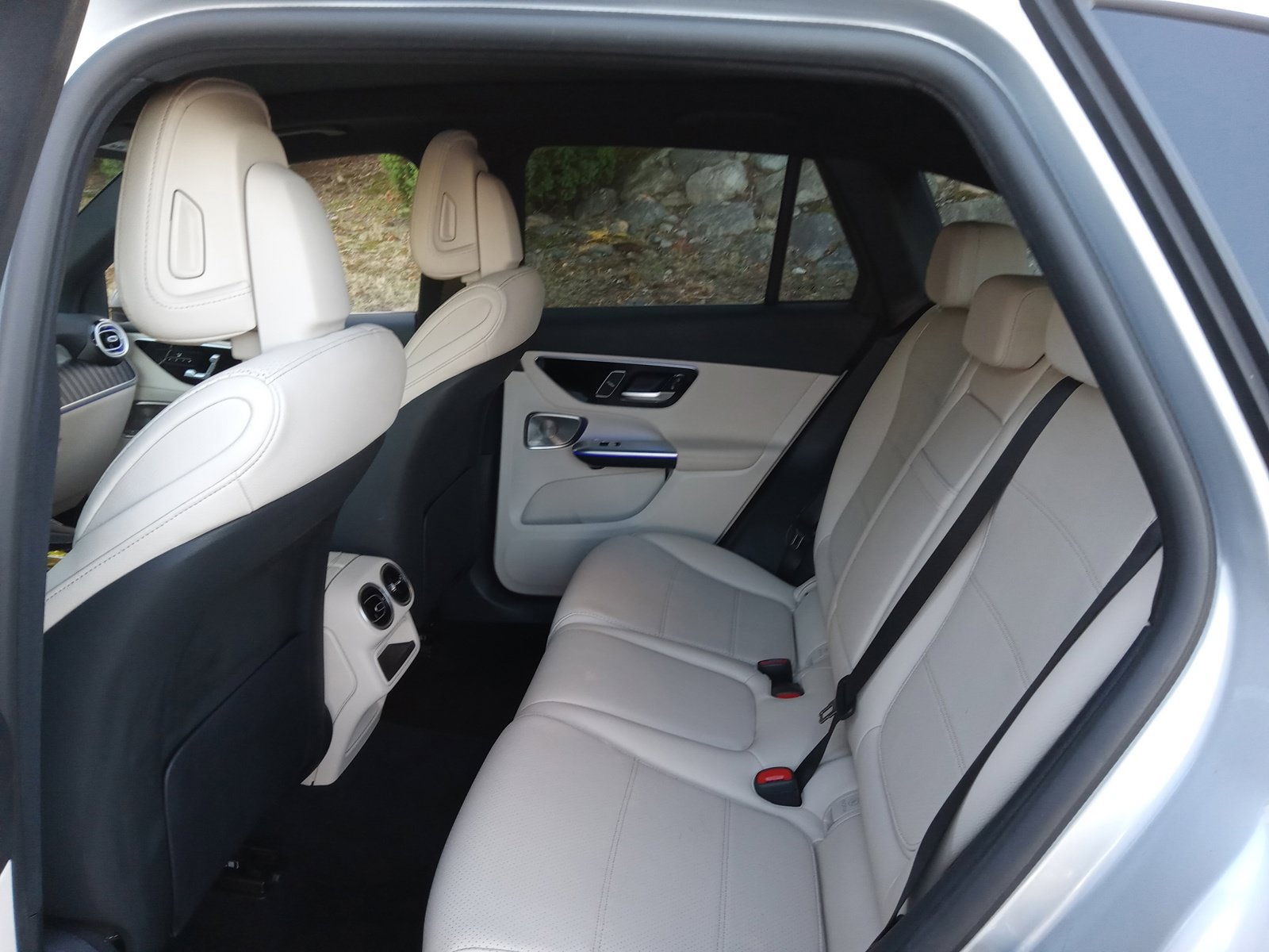 Used 2025 Mercedes-Benz GLC 300 4MATIC image 23