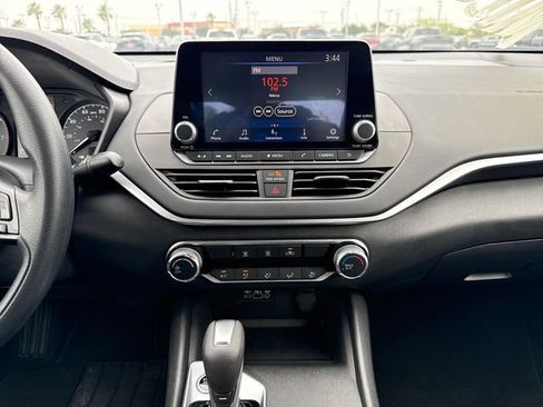 Used 2025 Nissan Altima 2.5 S FWD image 18