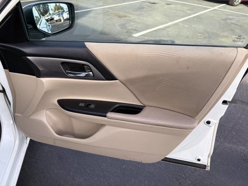 Used 2014 Honda Accord LX image 32