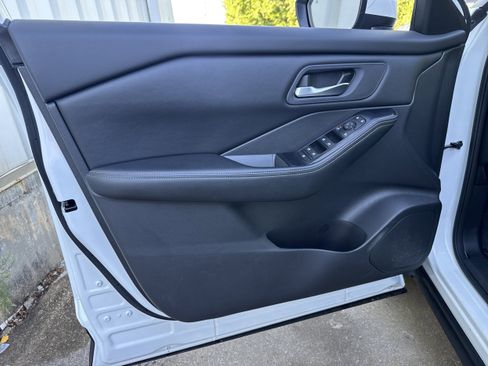 Used 2024 Nissan Rogue SV FWD image 7
