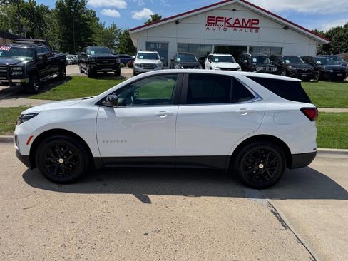 Used 2022 Chevrolet Equinox LT image 2