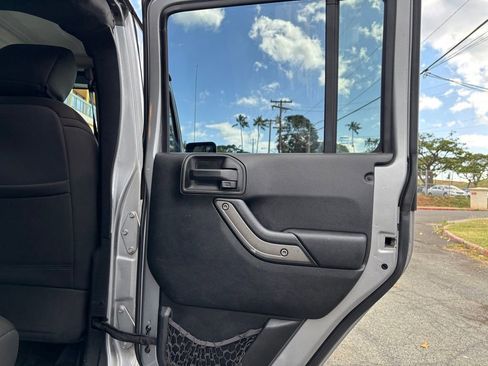 Used 2018 Jeep Wrangler Unlimited Sport S AWD/4WD image 17