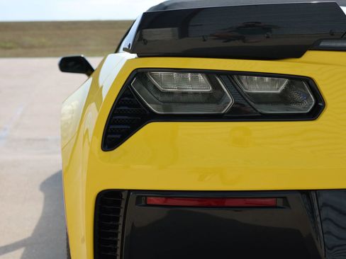 Used 2016 Chevrolet Corvette Z06 w/ 2LZ Preferred Equipment Group image 6